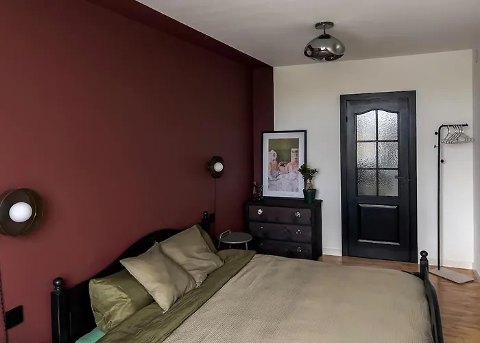 Stylish Design Next To Station *